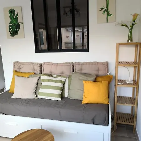 Deux Pieces Climatise Avec Balcon Vieil 아파트 앙티브