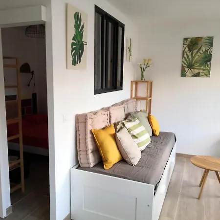 Deux Pièces Climatisé Avec Balcon Vieil