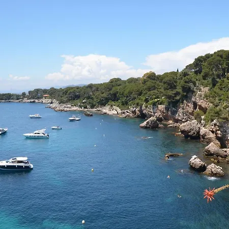 Deux Pieces Climatise Avec Balcon Vieil * Antibes
