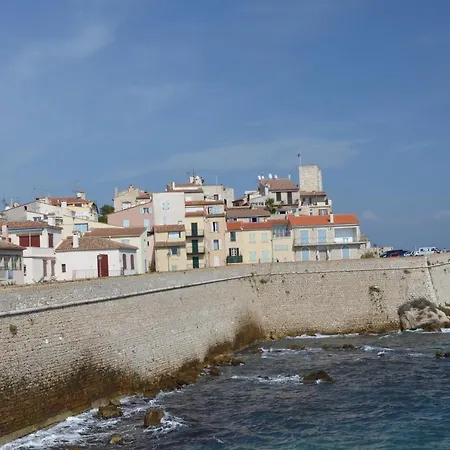 Deux Pièces Climatisé Avec Balcon Vieil * Antibes