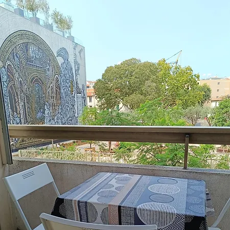 Deux Pieces Climatise Avec Balcon Vieil